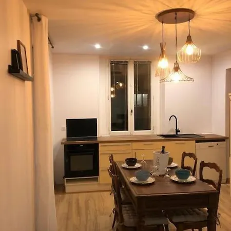 Grand Appartement, Terrasse, Parking アパート